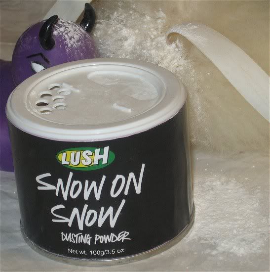 The Lush Wiki / Snow On Snow Dusting Powder